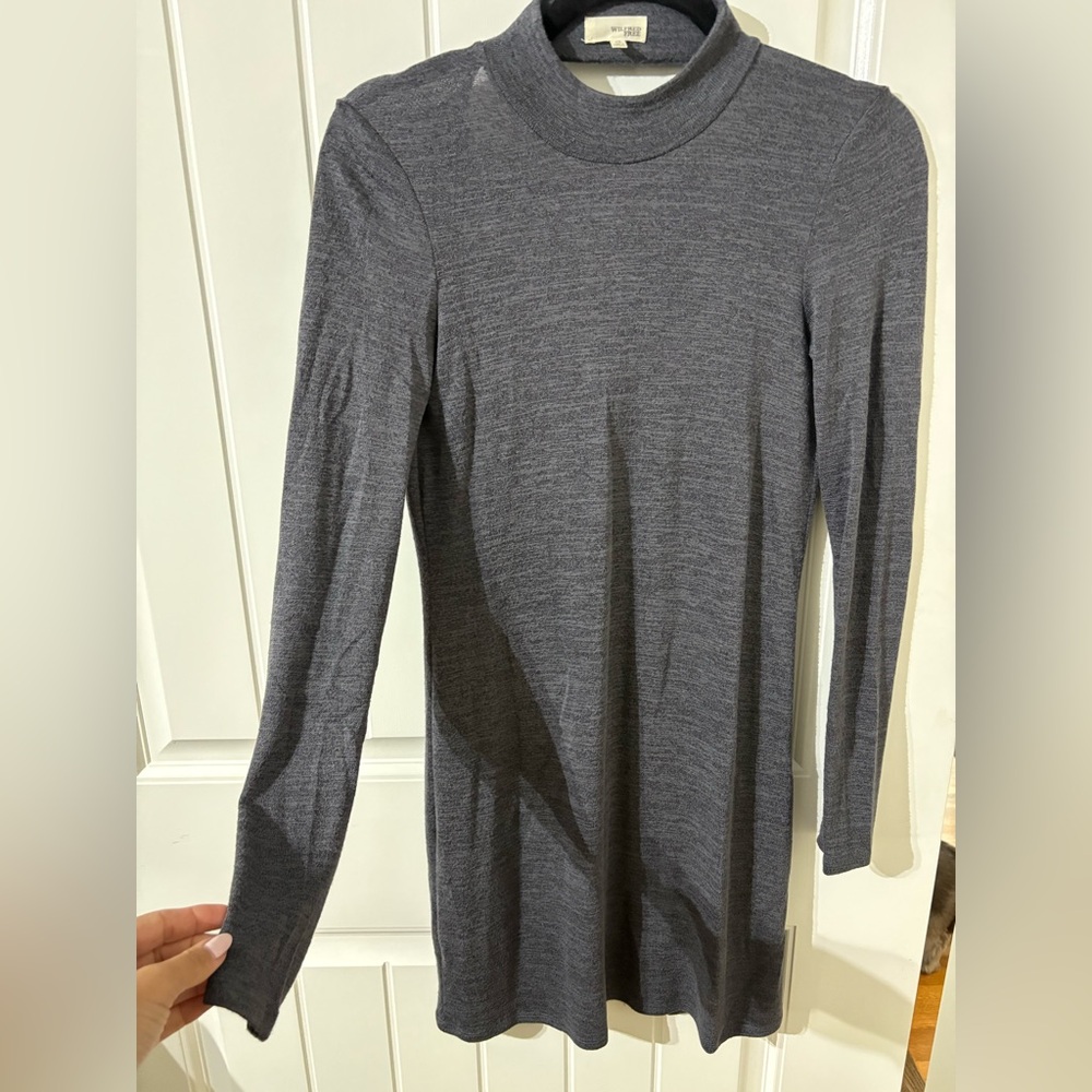 Aritzia Wilfred Free low cut back  in charcoal gray long sleeve dress.